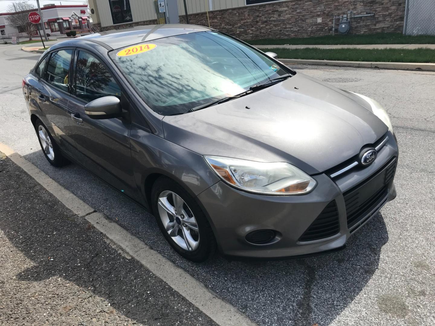 2014 Gray /Gray Ford Focus (1FADP3F23EL) with an 2.0 engine, Automatic transmission, located at 577 Chester Pike, Prospect Park, PA, 19076, (610) 237-1015, 39.886154, -75.302338 - Photo#3